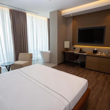 Nassau Hotel เดอร์มี ภายนอก รูปภาพ